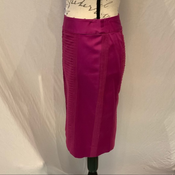 Lightly worn White House Black Market pencil skirt - Picture 4 of 8